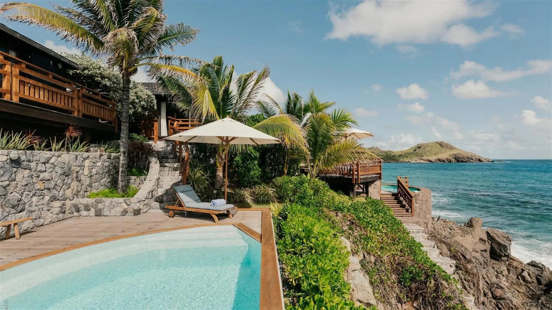 Oceanfront Serenity With Jacuzzi And Heated Swimming Pool Toiny فيلة