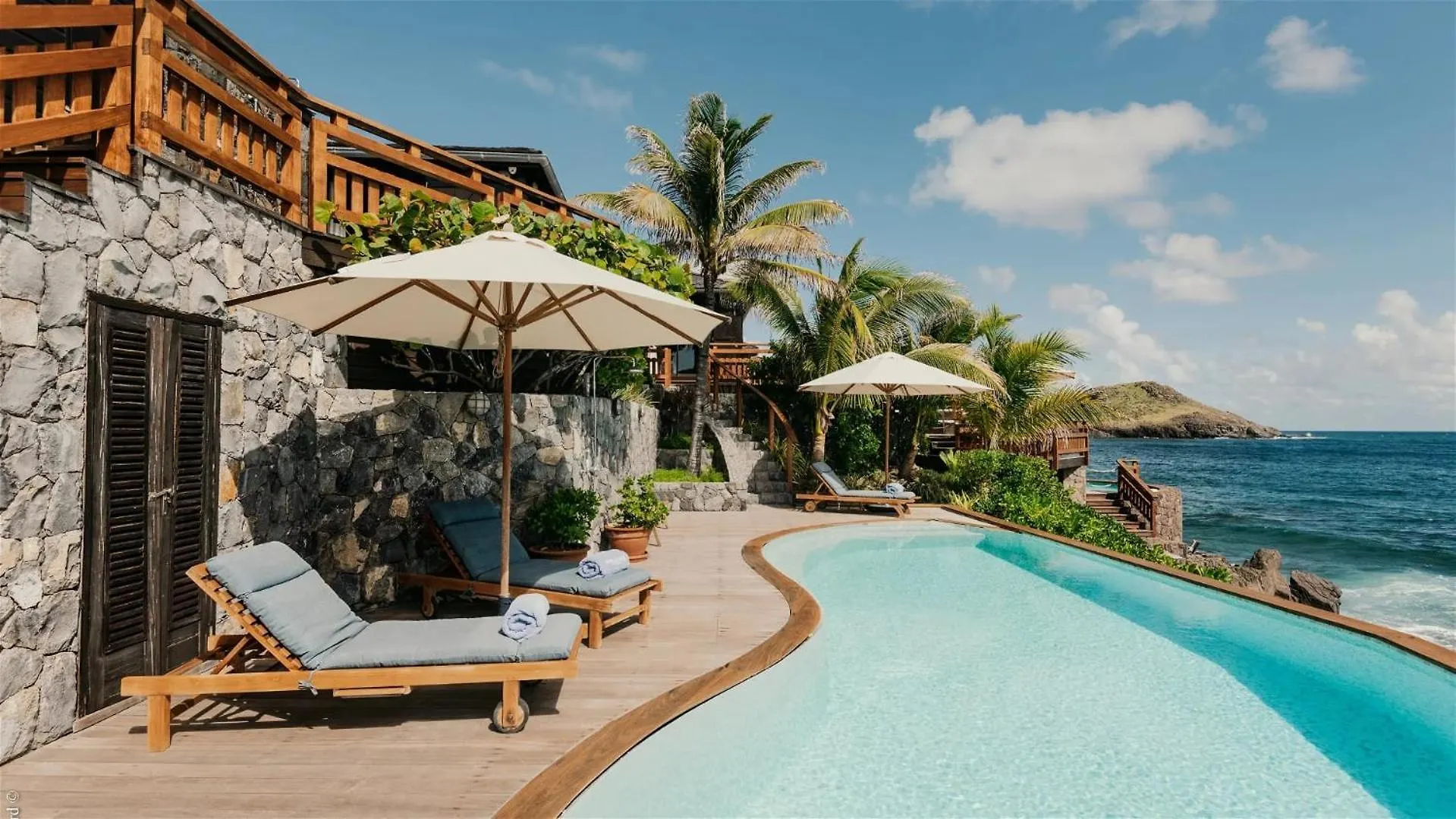 Oceanfront Serenity With Jacuzzi And Heated Swimming Pool Toiny فيلة