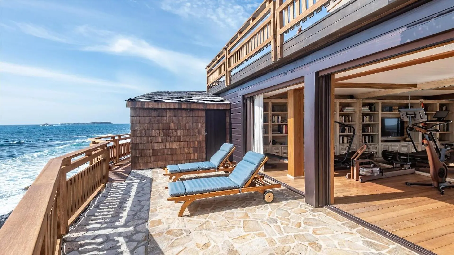 Oceanfront Serenity With Jacuzzi And Heated Swimming Pool Toiny