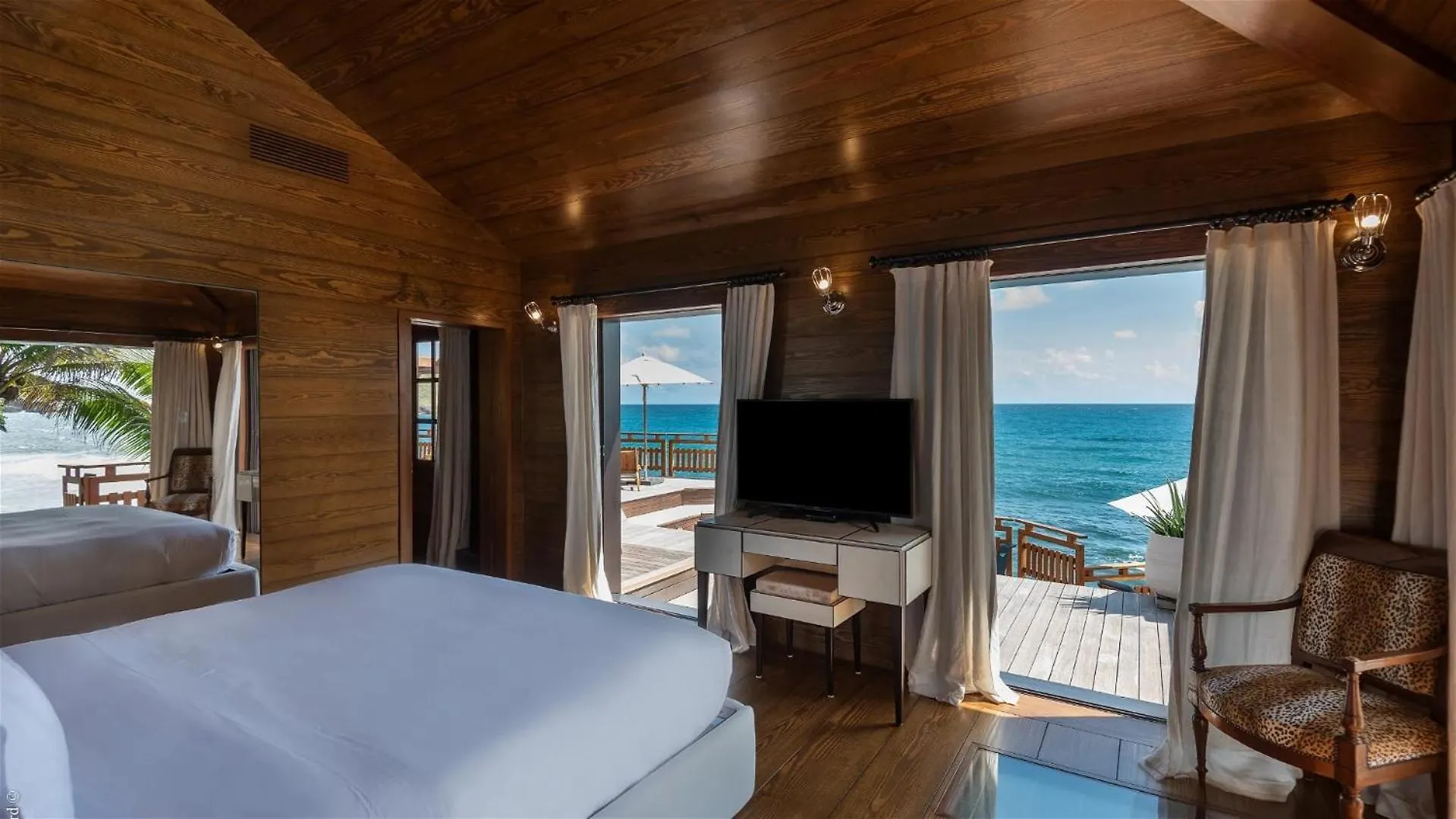 Oceanfront Serenity With Jacuzzi And Heated Swimming Pool Toiny فيلة