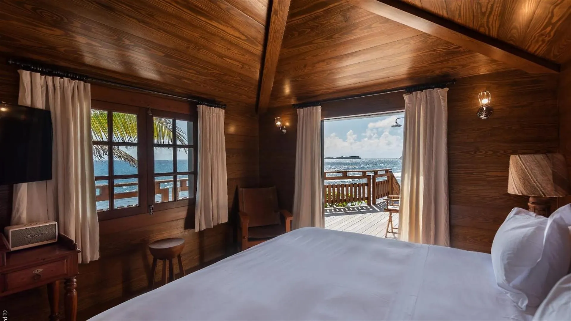 Oceanfront Serenity With Jacuzzi And Heated Swimming Pool Toiny 0*,
