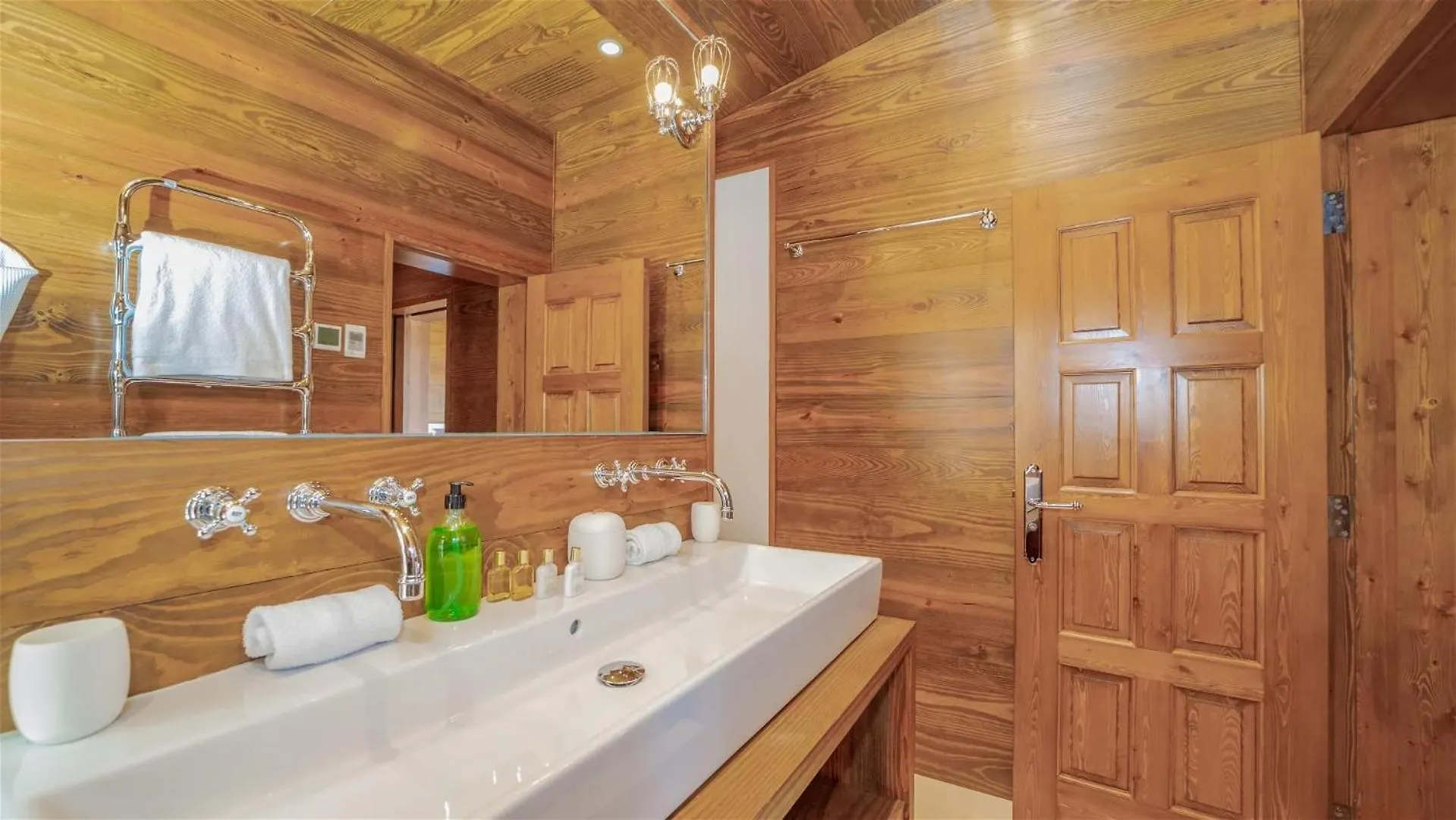 Oceanfront Serenity With Jacuzzi And Heated Swimming Pool Toiny فيلة
