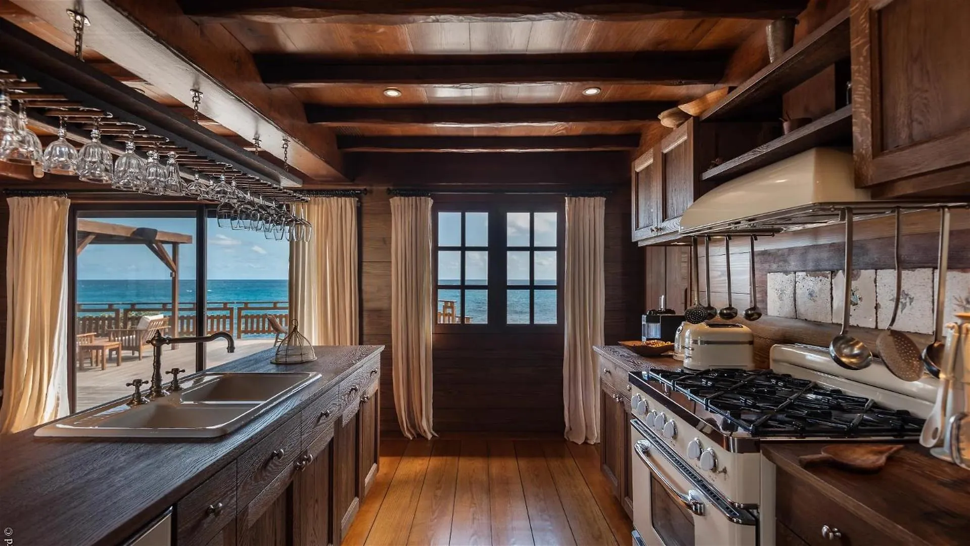 Oceanfront Serenity With Jacuzzi And Heated Swimming Pool Toiny