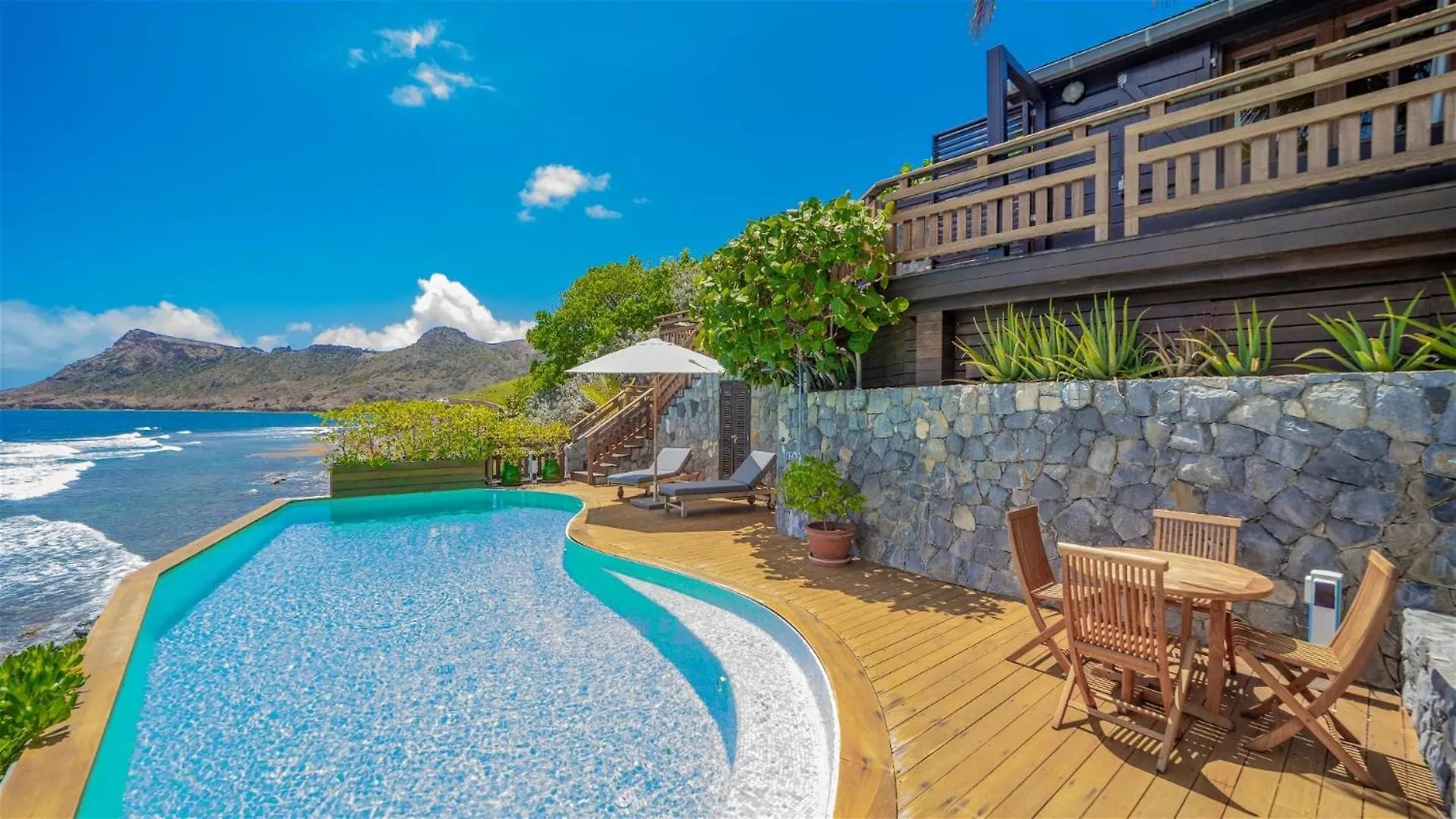 Oceanfront Serenity With Jacuzzi And Heated Swimming Pool Toiny 0*,