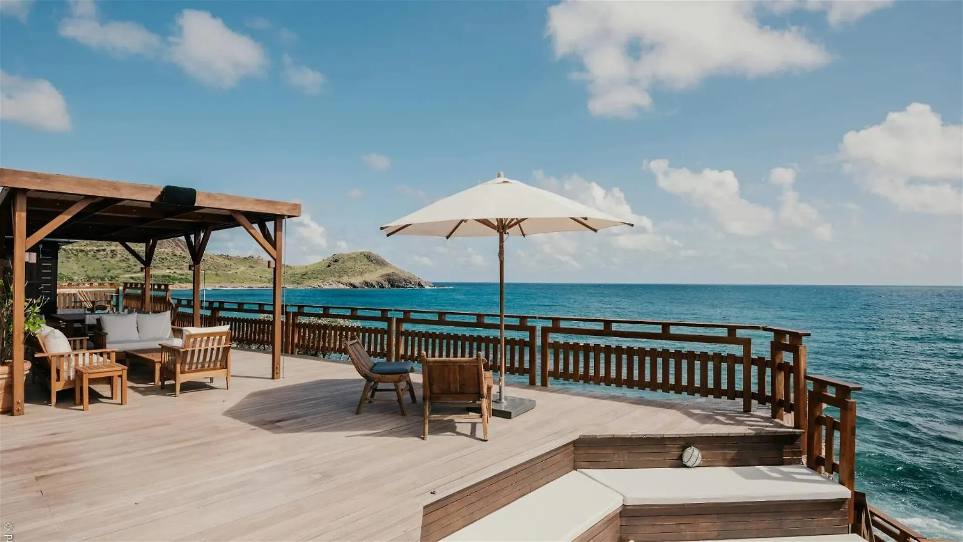 Oceanfront Serenity With Jacuzzi And Heated Swimming Pool Toiny