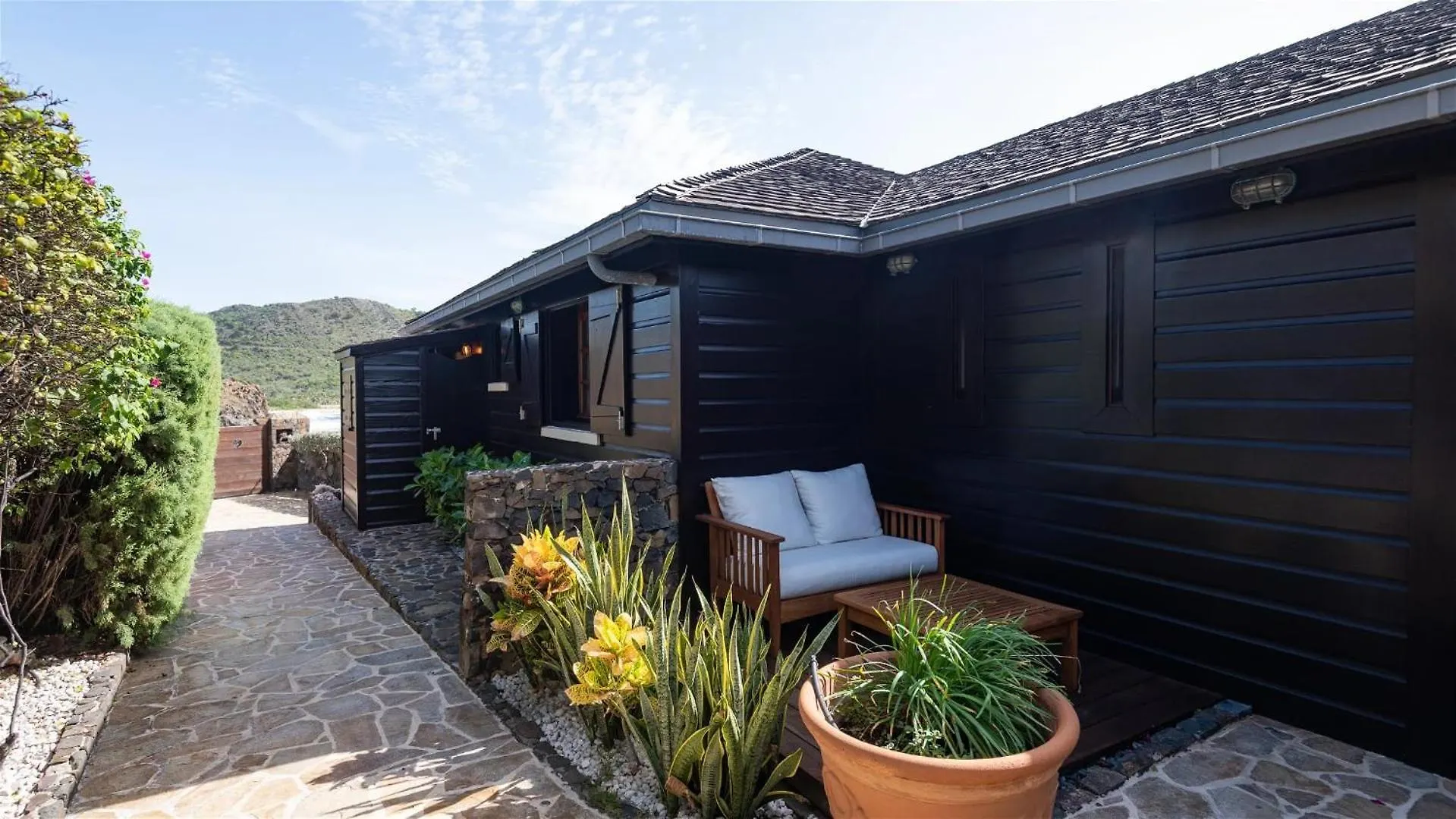Villa Oceanfront Serenity With Jacuzzi And Heated Swimming Pool Toiny
