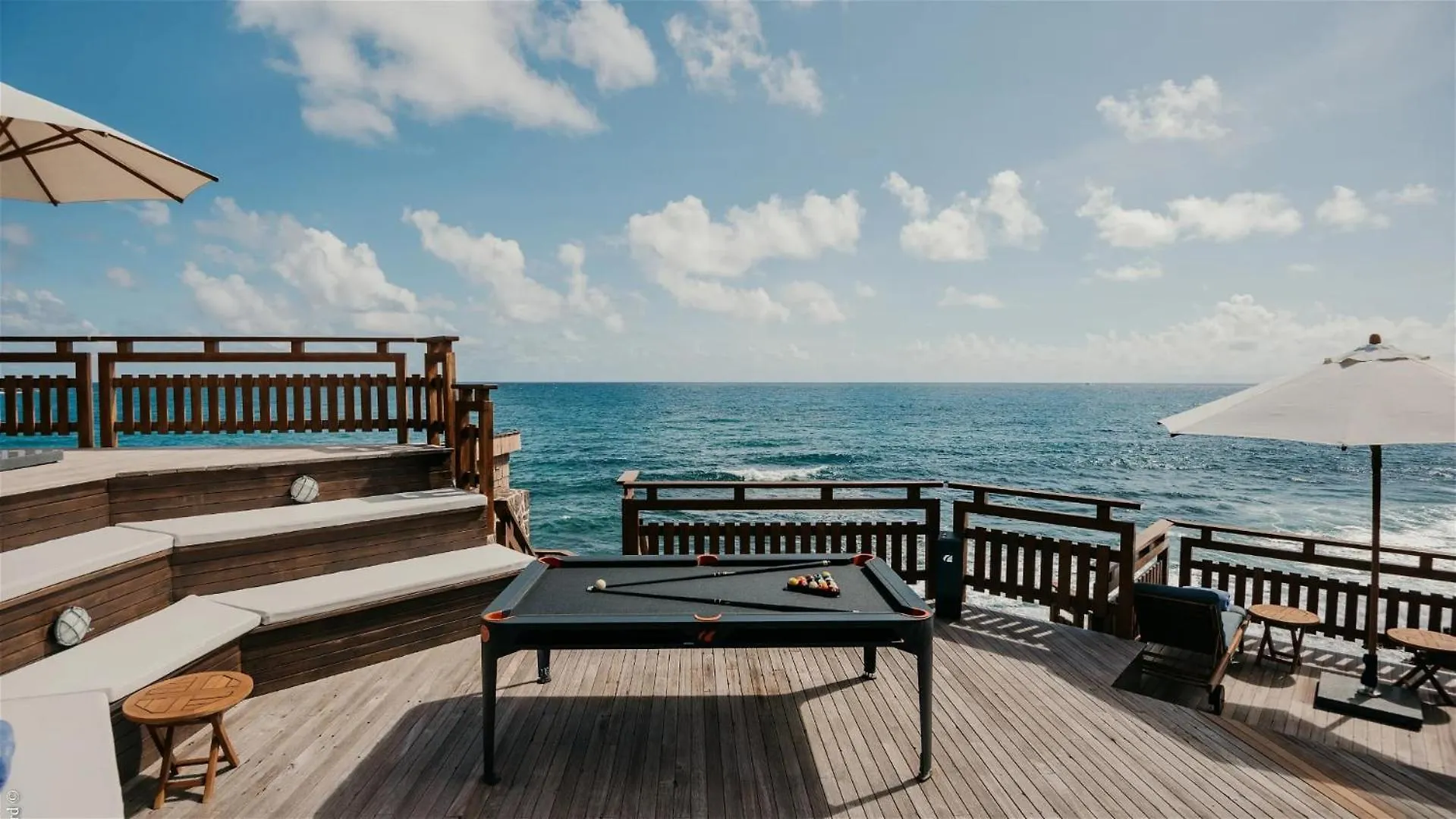 Oceanfront Serenity With Jacuzzi And Heated Swimming Pool Toiny
