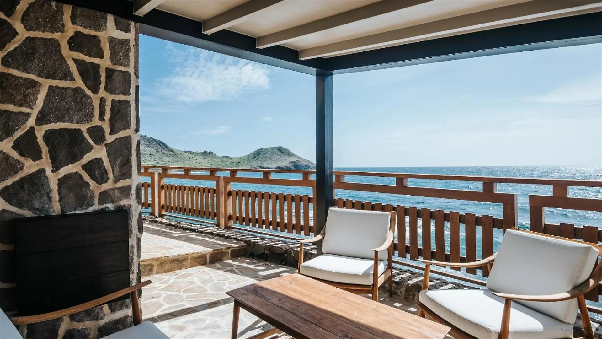 Oceanfront Serenity With Jacuzzi And Heated Swimming Pool Toiny