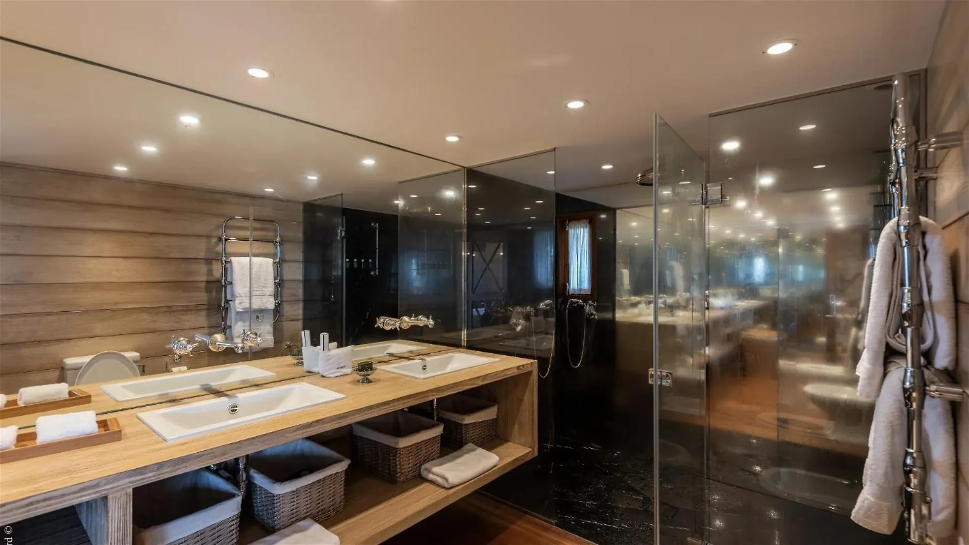 Oceanfront Serenity With Jacuzzi And Heated Swimming Pool Toiny