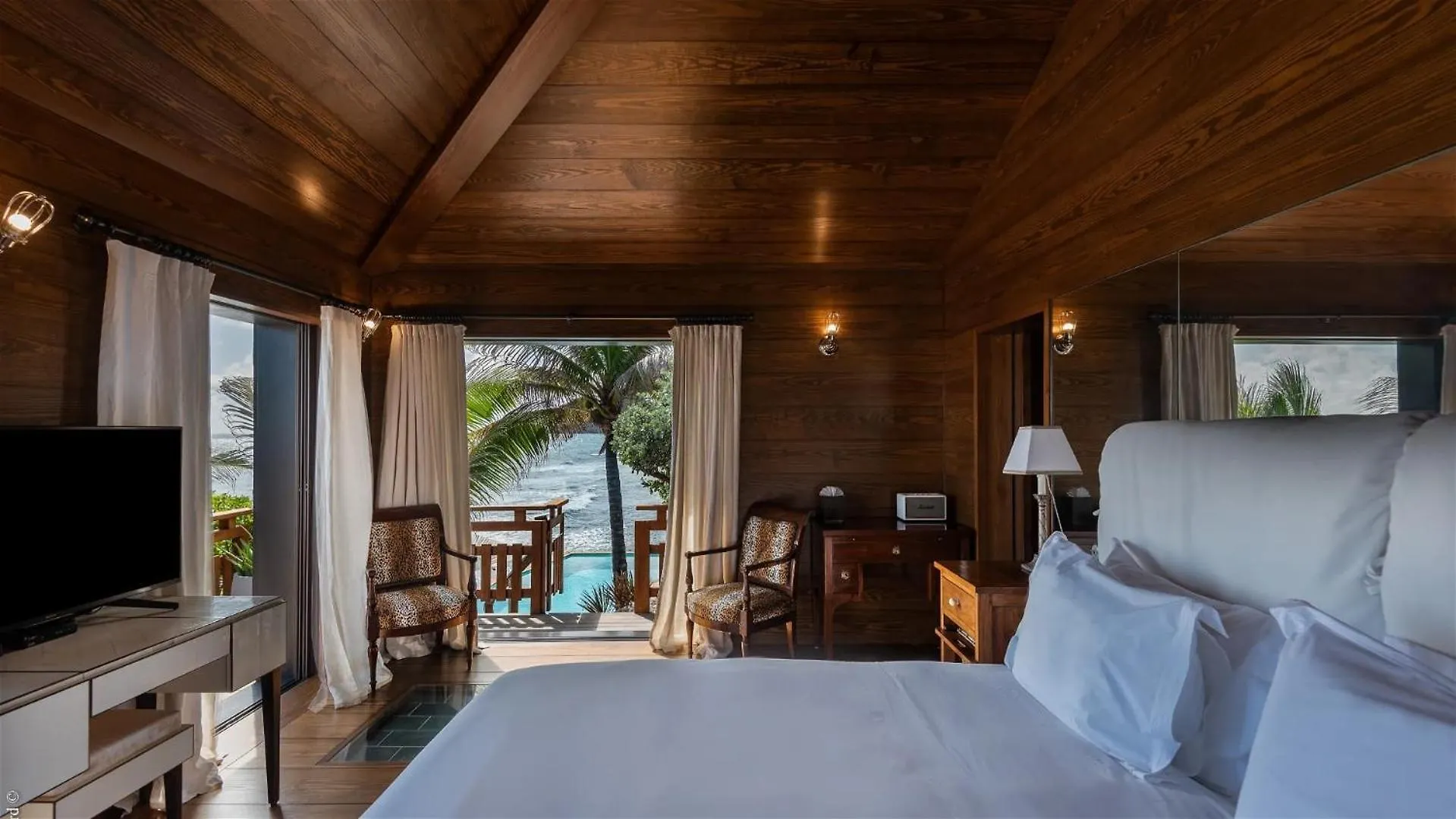 Villa Oceanfront Serenity With Jacuzzi And Heated Swimming Pool Toiny