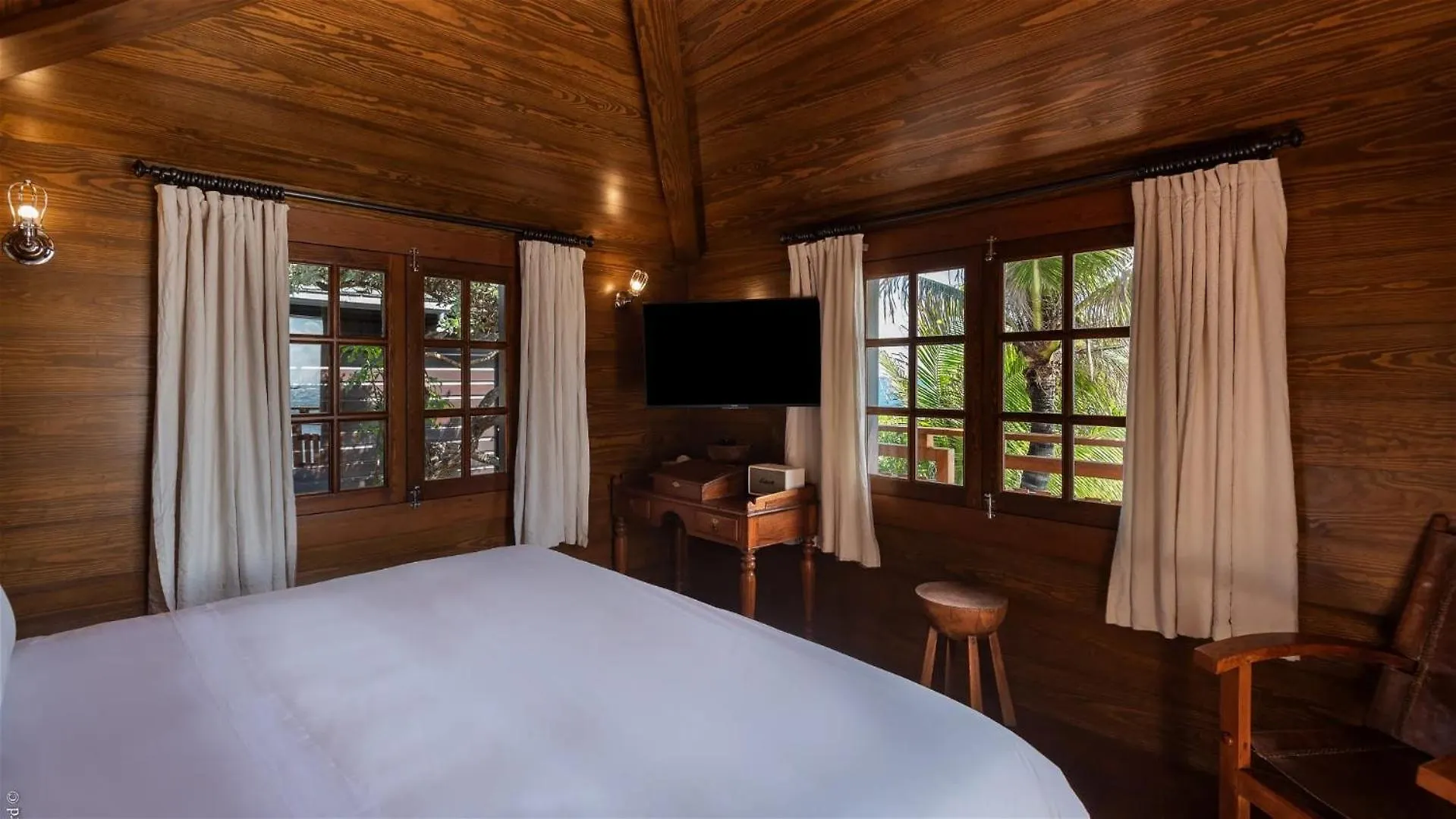 Villa Oceanfront Serenity With Jacuzzi And Heated Swimming Pool Toiny
