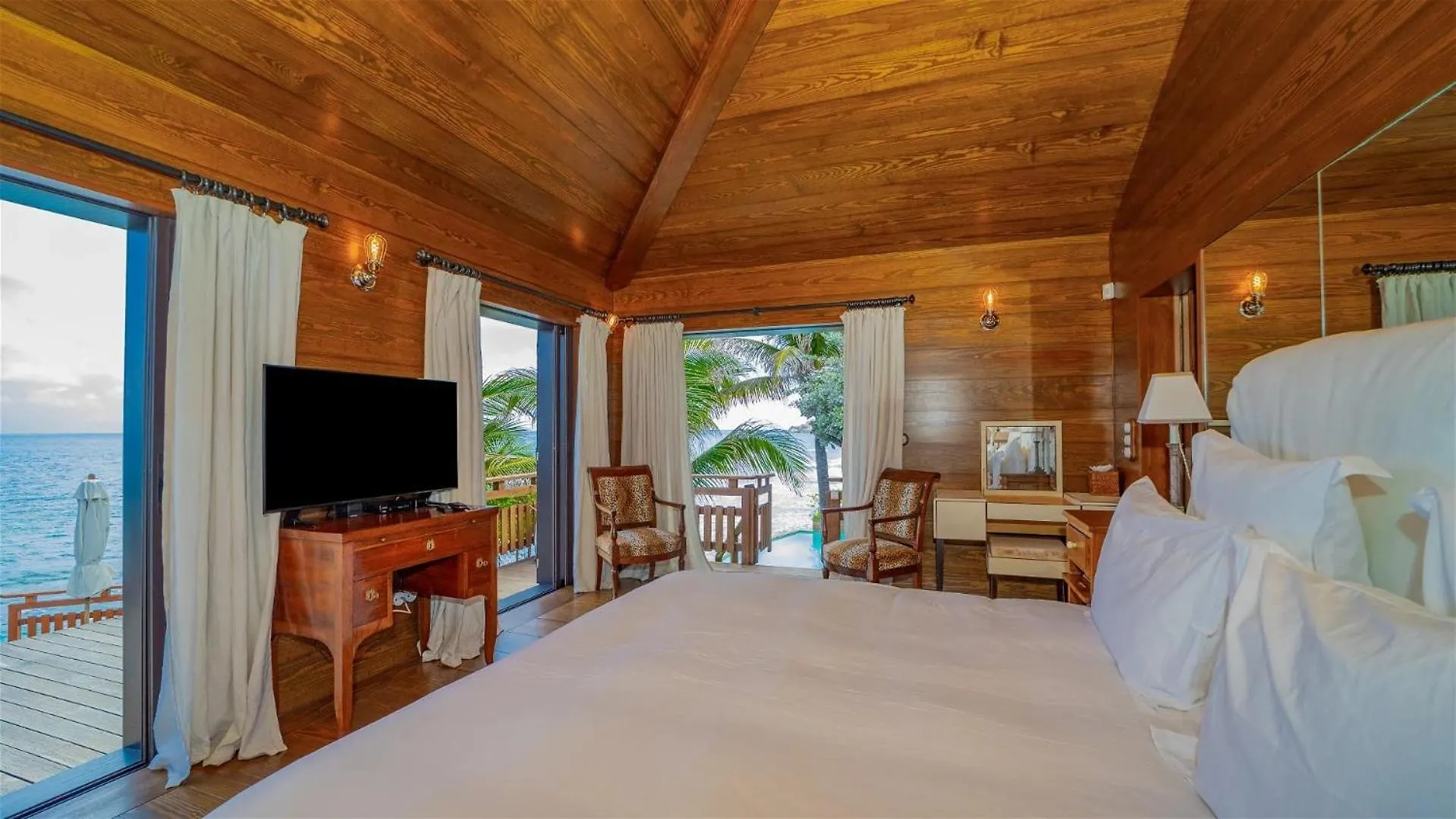 Villa Oceanfront Serenity With Jacuzzi And Heated Swimming Pool Toiny